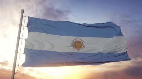 Bandera De Argentina Ondeando En El Fondo Del Viento El Cielo Y El Sol