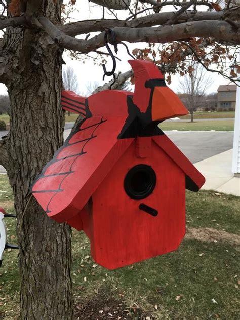 To boot, birdhouses cater to a diverse clientele as compared to backyard feeders. Cardinal Birdhouse | Bird houses, Bird house, Cardinal ...