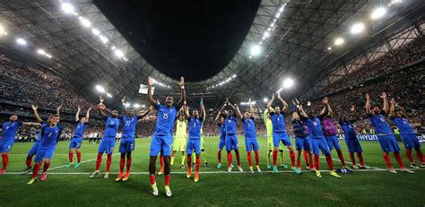 To focus on, or be preoccupied with. Franciaország nemzeti válogatottja a 2018 Foci VB ...