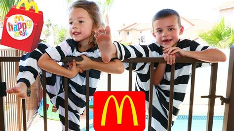 Baby real food fight victoria vs annabelle & freak daddy toy freaks family annabelle turns herself into a baby, using the. McDonalds JAIL BREAK Bad Kids Steal McDnoalds Happy Meal ...