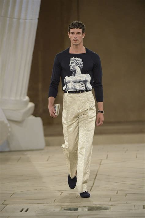 Dolce And Gabbana Pays Homage To Ancient Greece Photos And Video Neos