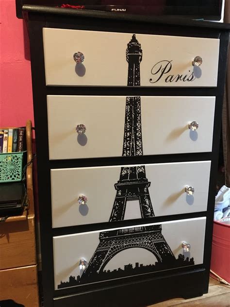 If you love the eiffel tower and you are decorating your bedroom, you are in luck. Diy Eiffel Tower Paris dresser | Paris themed room, Paris ...