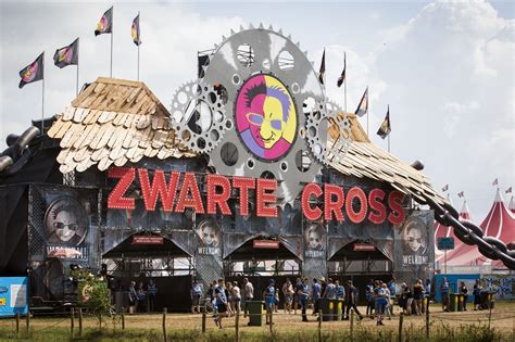 The zwarte cross festival is the biggest paid festival in the netherlands, and the biggest motor event in the the first edition of the zwarte cross took place in 1997. Dode gevonden op campingterrein Zwarte Cross | ThePostOnline