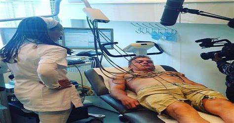 Alkoholmetr je online alkohol tester, který vám pomůže zjistit, za jakou dobu by měla po vypití alkoholických nápojů klesnout hladina alkoholu v krvi na 0 promile. Slik endrer kroppen seg etter en måned uten alkohol og sukker