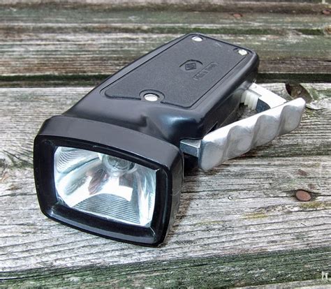 Vremax Mechanically Powered Flashlight