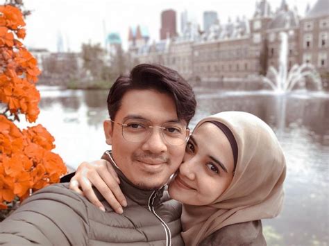 8 Tahun Menikah 10 Potret Setia Zaskia Sungkar Dan Irwansyah