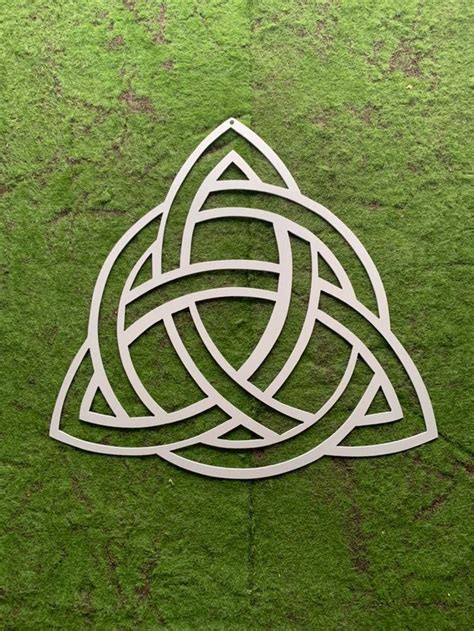 Christian Trinity Knot Celtic Triquetra Irish Home Decor Etsy In 2021