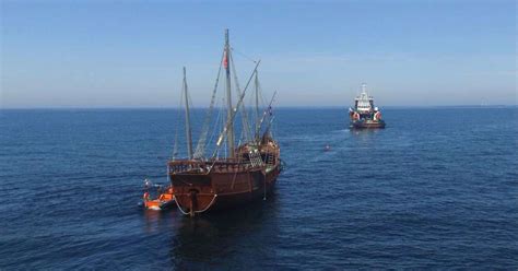 La Carabela Pinta De Baiona Inicia Su Travesía Por La Ría Con Destino A