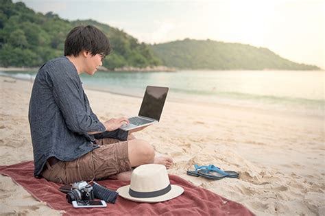 What Is A Digital Nomad And How Do You Become One