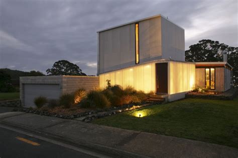 Striking Beach House In New Zealand