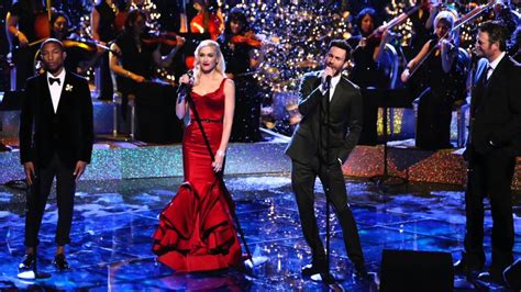 Gwen Stefani Have Yourself A Merry Little Christmas Live On The