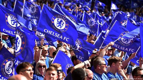 Chelsea football club is an english professional football club based in fulham, london. Chelsea FC considers Auschwitz lesson for racist fans | News | DW | 11.10.2018