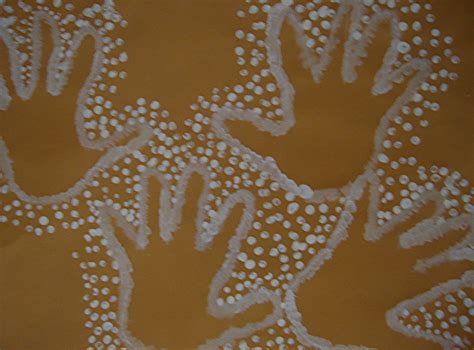 Pin By Stacey L Hoy On Gimme A Hand Aboriginal Art Art Fundraiser Aboriginal Dot Painting