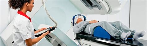 Radioterapia qué es cuándo se usa efectos secundarios eSalud com
