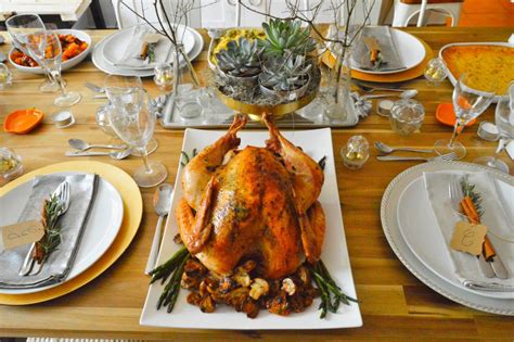 Grab a turkey & dressing dinner from denny's. How to plan the perfect Thanksgiving dinner party ? - The Petit Gourmet