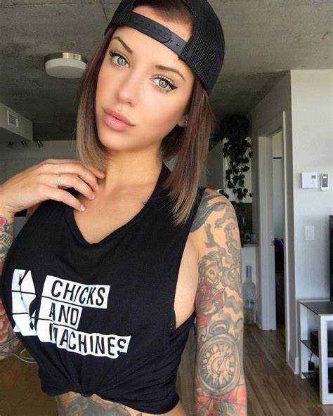 Pin By Mikal Lopez On Laurence Bédard Women Tattoed Girls Fashion