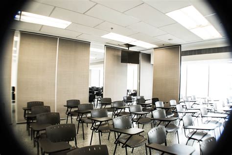 Estar cursando las últimas asignaturas del pensum ó haber aprobado todas las asignaturas. Universidad Católica - Aqstica | Arquitectura del Sonido