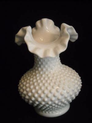 Beautiful Vintage Fenton White Milk Glass Hobnail Vase Ruffled Edge