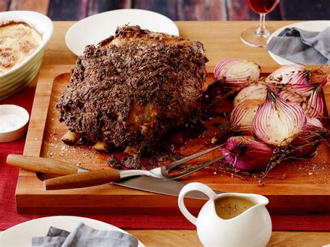 'tis the season to enjoy a tender and juicy christmas roast. Traditional Christmas Favorites : Food Network | Holiday ...
