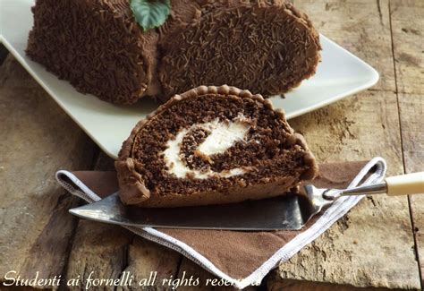 Arricchisce alla perfezione pandoro e panettone ed è anche un ottimo dolce al cucchiaio! Tronchetto al cioccolato e mascarpone, ricetta dolce goloso
