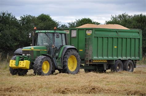 John Deere 6910 Tractor And Thorpe Grain Trailer A Big Word Flickr