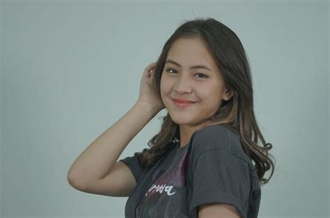 7 potret nirina zubir dengan adhisty zara, bak ibu dan anak kandung. Kapok, Adhisty Zara Sembuh dari Covid-19 Janji Rajin Minum ...