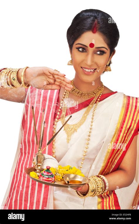 Bengali Woman Holding Pooja Thali Hi Res Stock Photography And Images