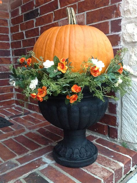 Pumpkin Urn In 2019 Fall Planters Thanksgiving Door Decorations