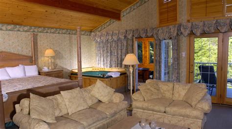 Chateaus Algonquin Park Accommodations Couples Resort