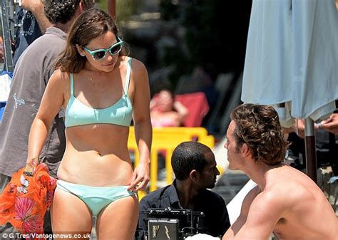 Game Of Thrones Emilia Clarke Joins Shirtless Sam Claflin On Me Before You Set Daily Mail Online