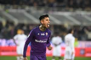 Refers to person, place, thing, quality, etc. La Fiorentina se abre a la venta de Pulgar y le pone ...