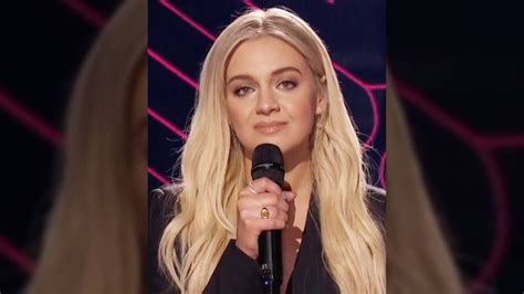 Kelsea Ballerini Opens Cmt Awards With Tearful Tribute To Nashville