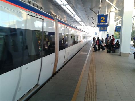 Compare prices for trains, buses, ferries and flights. J o m R o n d a: ETS Padang Besar-KL