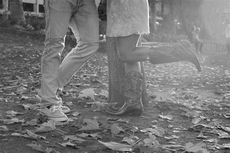 fotos gratis en blanco y negro fotografía lluvia amor primavera otoño pareja romance