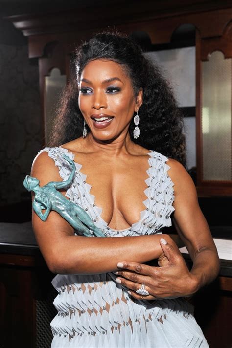 Pictured Angela Bassett Best Pictures From The Sag Awards