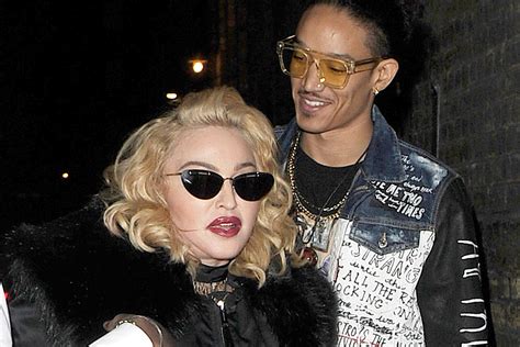 Снимки мадонны без фотошопа шокировали интернет. Who is Madonna dating 2020? Younger boyfriend ...