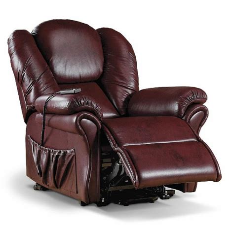 Many reasons why people would want an extra wide recliner chair, but for the most part i think it has to do with body size. Big Comfy Recliner Chair | for tyler | Pinterest