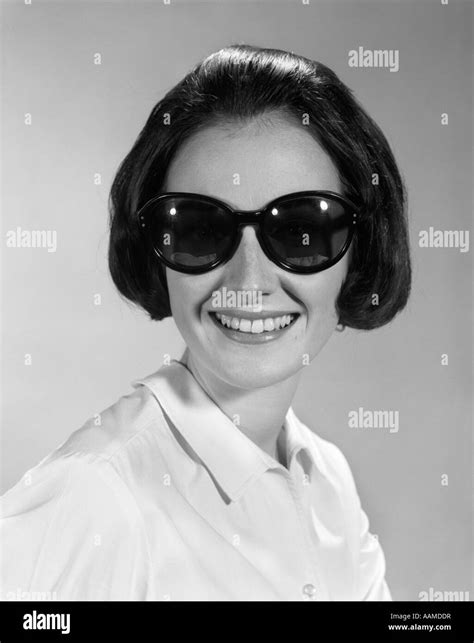 Woman S Sunglasses Hi Res Stock Photography And Images Alamy