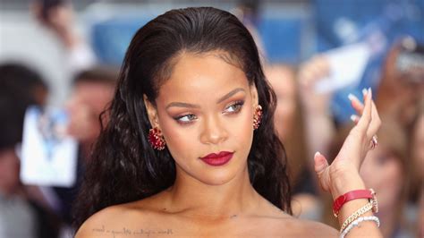 rihanna s response to chris brown snapchat ad causes snapchat s stock to plummet marie claire