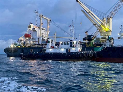 Apmm Miri Tahan Dua Bot Tunda Berserta Tongkang 15 Kru Utusan Borneo