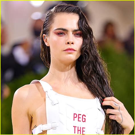 cara delevingne reveals how long she s been sober after entering rehab last year explains those