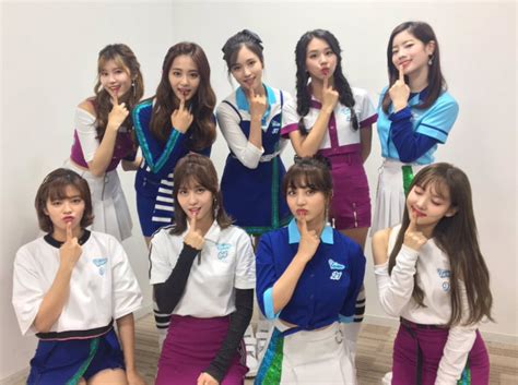 Twice saying they are our friend confident and they are here for us <3. TWICE新曲One More Timeの歌詞と新ポーズのやり方を解説! | 韓流diary