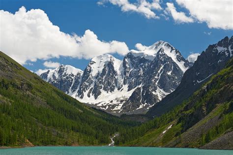 Montañas De Altai Foto De Archivo Imagen De Cielo Roca 32340688