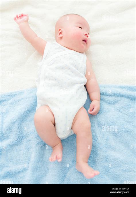 Newborn Birth Full Body Hi Res Stock Photography And Images Alamy