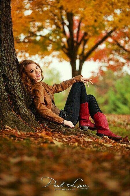 Pin By Maryanna Biggs On Herfstautumn Senior Pictures Girl Poses