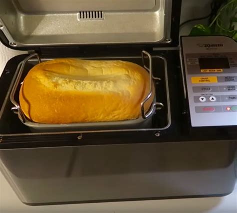 how to make simple sandwich bread in a bread machine