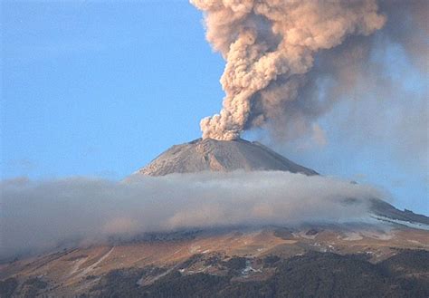 Mexico's popcatepetl volcano, dubbed el popo by the locals, has been spewing ash — and sometimes more — frequently in recent years. Volcán Popocatépetl emite exhalación de 3 mil metros de ...