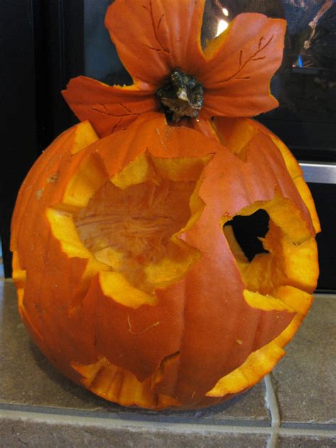 time carving  pumpkin halloween maple leaf pumpkin