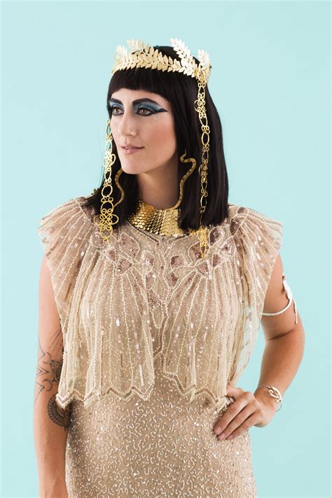 This Jaw Droppping Cleopatra Diy Is For You Costume Queen Cleopatra Costume Diy Cleopatra