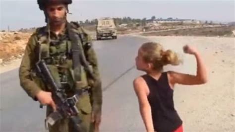 اسرائیلی فوجی کو تھپڑ مارنے والی فلسطینی لڑکی سزا کاٹنے کے بعد رہا Bbc News اردو